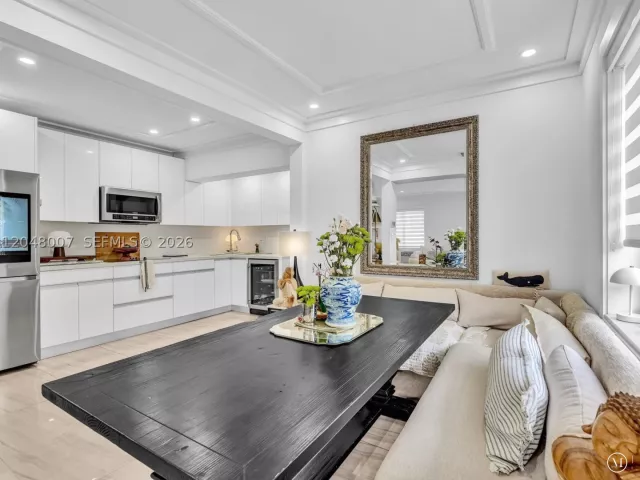 Продажа дома по адресу 310 SW 65th Ave - фото 8880382
