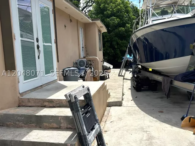 Продажа дома по адресу 128 SW 11th Ave - фото 8874661