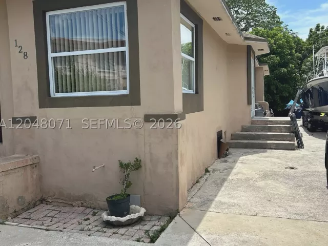 Продажа дома по адресу 128 SW 11th Ave - фото 8874662
