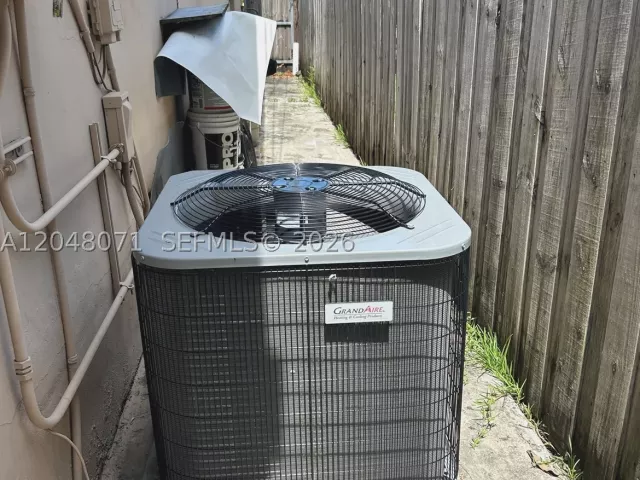 Продажа дома по адресу 128 SW 11th Ave - фото 8874663