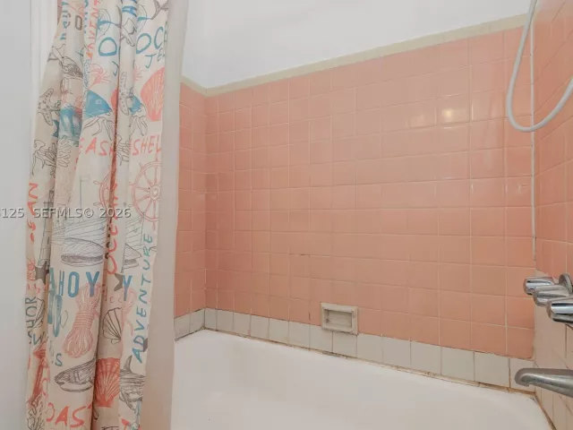 Продажа дома по адресу 245 NE 48th St - фото 8874754