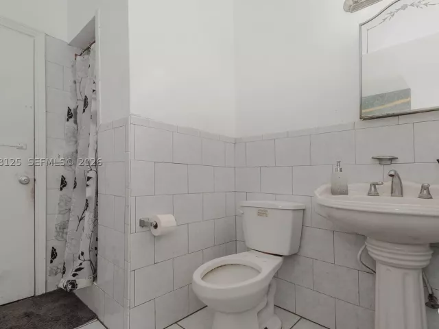 Продажа дома по адресу 245 NE 48th St - фото 8874755