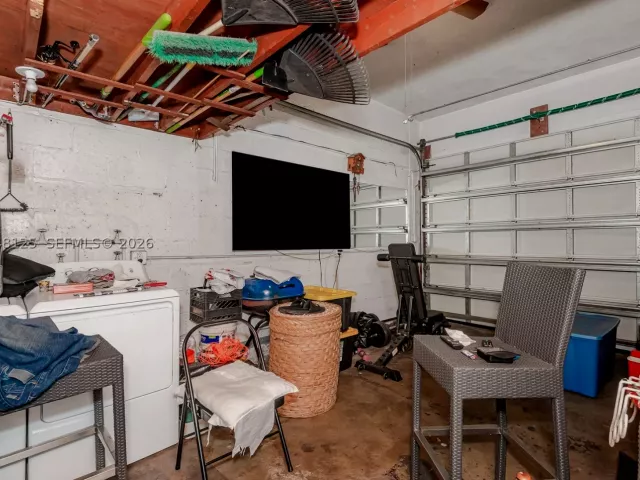 Продажа дома по адресу 245 NE 48th St - фото 8874756