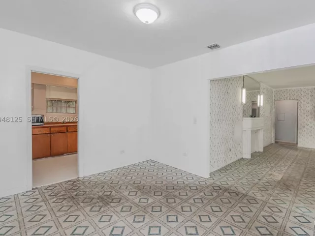 Продажа дома по адресу 245 NE 48th St - фото 8874748