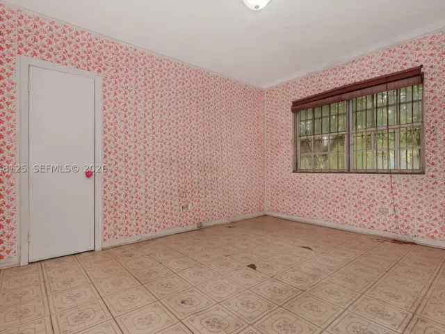 Продажа дома по адресу 245 NE 48th St - фото 8874750