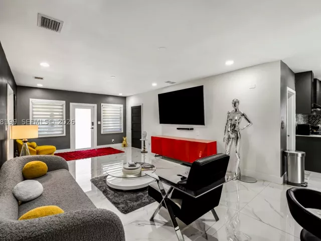 Продажа дома по адресу 285 NW 45th St - фото 8912673