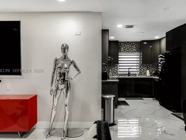 Продажа дома по адресу 285 NW 45th St - фото 8912674