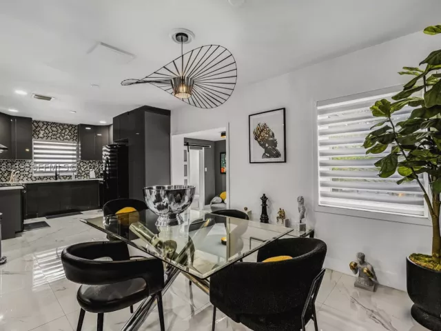 Продажа дома по адресу 285 NW 45th St - фото 8912680