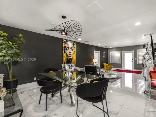 Продажа дома по адресу 285 NW 45th St - фото 8912681