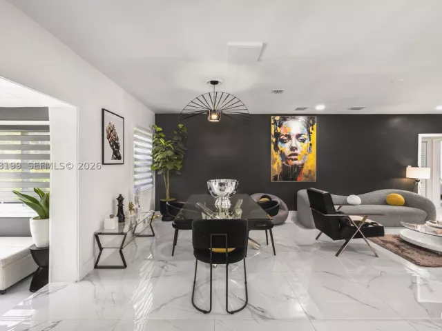 Продажа дома по адресу 285 NW 45th St - фото 8912682