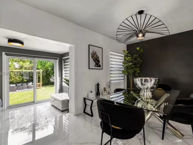 Продажа дома по адресу 285 NW 45th St - фото 8912683