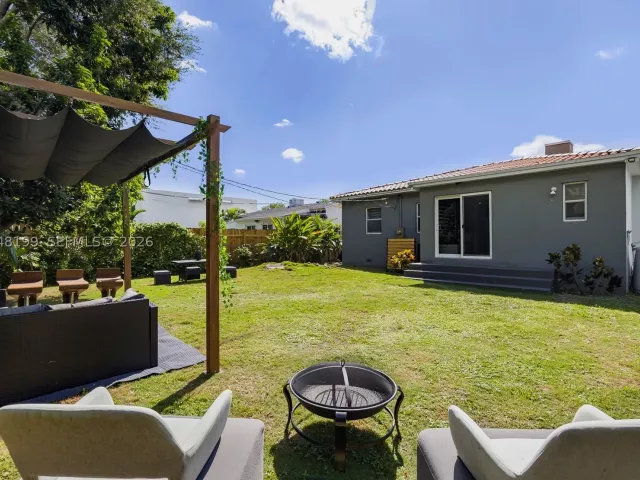 Продажа дома по адресу 285 NW 45th St - фото 8912667