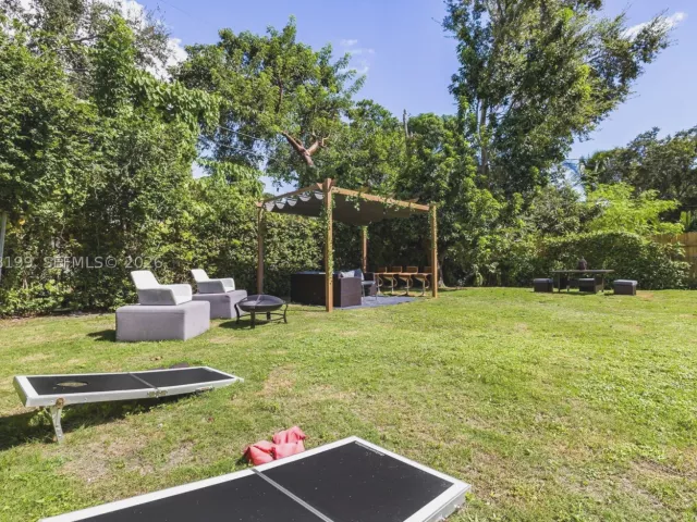 Продажа дома по адресу 285 NW 45th St - фото 8912668