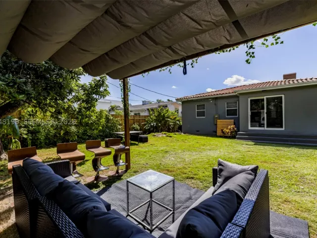 Продажа дома по адресу 285 NW 45th St - фото 8912669