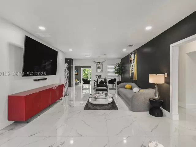Продажа дома по адресу 285 NW 45th St - фото 8912671