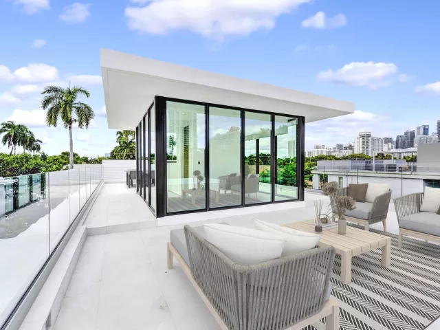 Продажа дома по адресу 2130 S Miami Avenue - фото 8901448