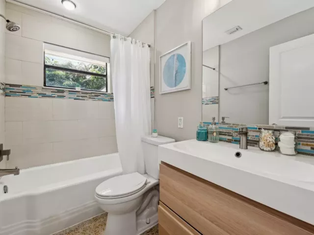 Продажа дома по адресу 2507 NW 8th Avenue - фото 9355767