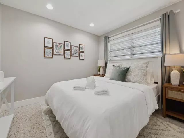 Продажа дома по адресу 2507 NW 8th Avenue - фото 9355772