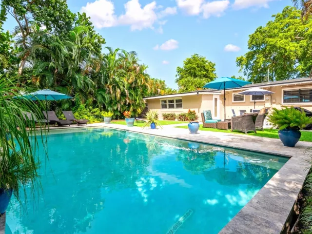 Продажа дома по адресу 2507 NW 8th Avenue - фото 9355775