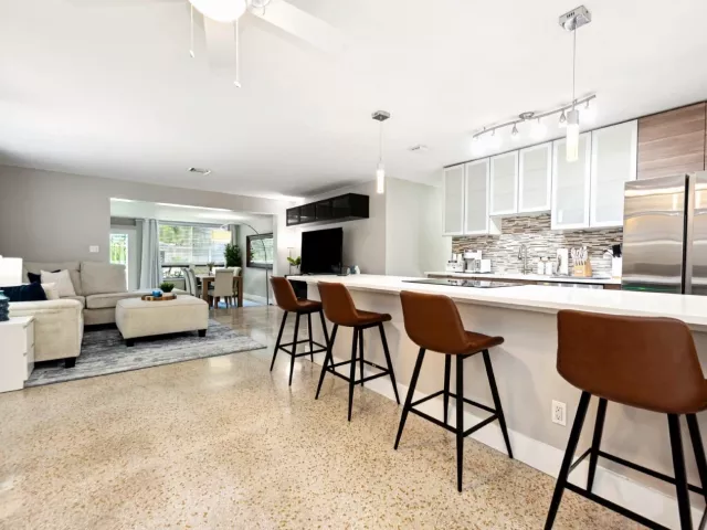 Продажа дома по адресу 2507 NW 8th Avenue - фото 9355753