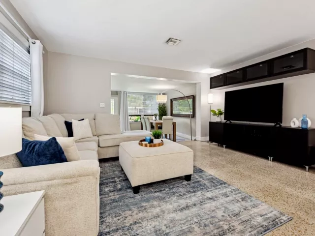 Продажа дома по адресу 2507 NW 8th Avenue - фото 9355760