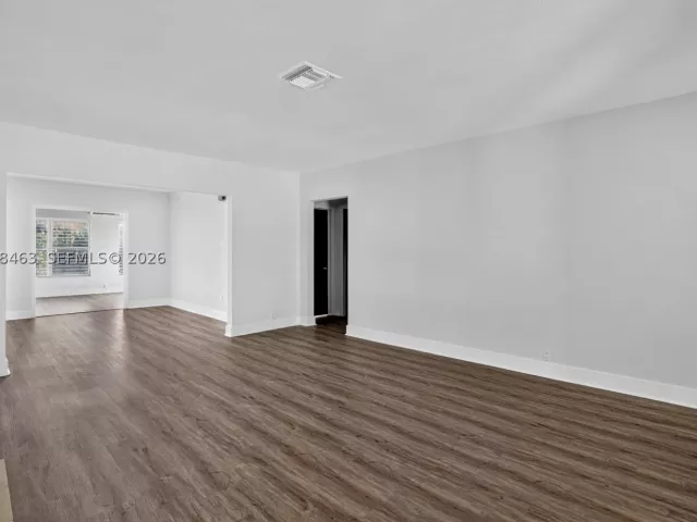 Продажа дома по адресу 2323 NW 1st St - фото 8913170