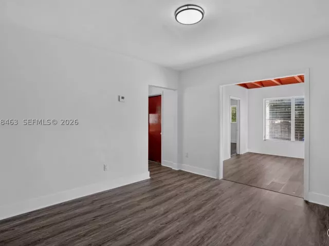 Продажа дома по адресу 2323 NW 1st St - фото 8913171