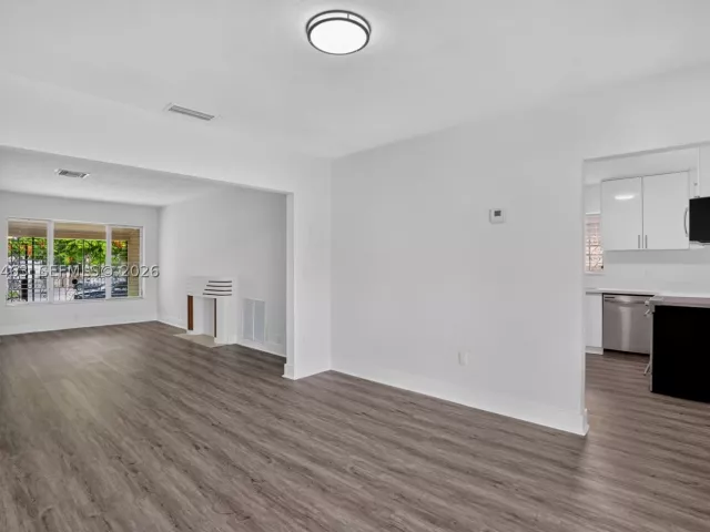 Продажа дома по адресу 2323 NW 1st St - фото 8913173