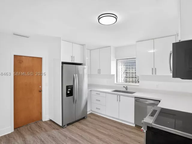 Продажа дома по адресу 2323 NW 1st St - фото 8913174