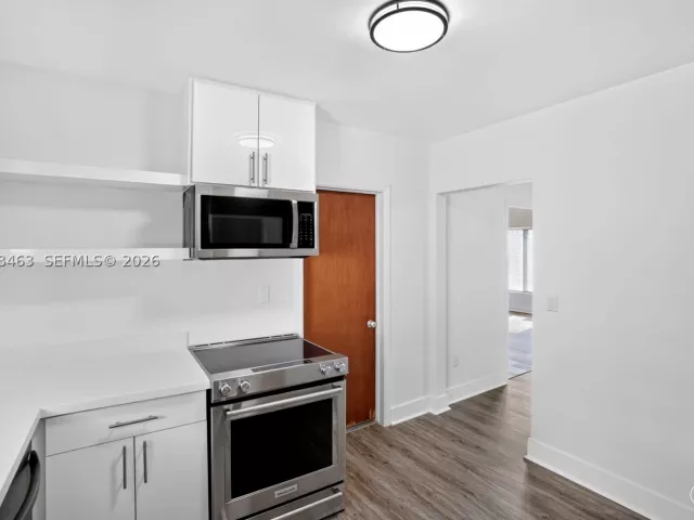 Продажа дома по адресу 2323 NW 1st St - фото 8913176