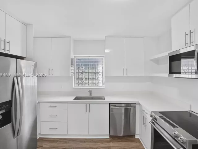 Продажа дома по адресу 2323 NW 1st St - фото 8913177