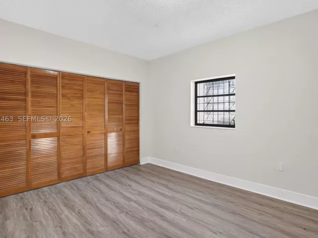 Продажа дома по адресу 2323 NW 1st St - фото 8913179