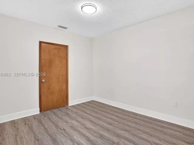 Продажа дома по адресу 2323 NW 1st St - фото 8913180