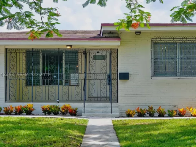 Продажа дома по адресу 2323 NW 1st St - фото 8913164