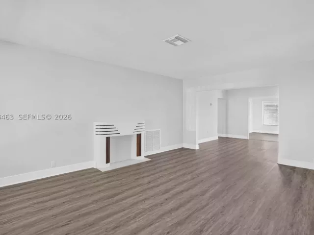 Продажа дома по адресу 2323 NW 1st St - фото 8913167