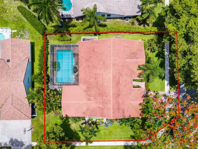Продажа дома по адресу 2601 NW 27th Terrace - фото 8896394