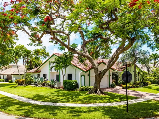 Продажа дома по адресу 2601 NW 27th Terrace - фото 8896396
