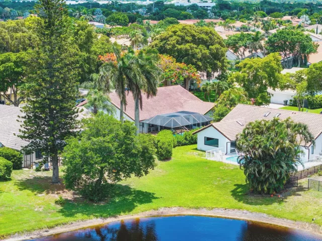 Продажа дома по адресу 2601 NW 27th Terrace - фото 8896399