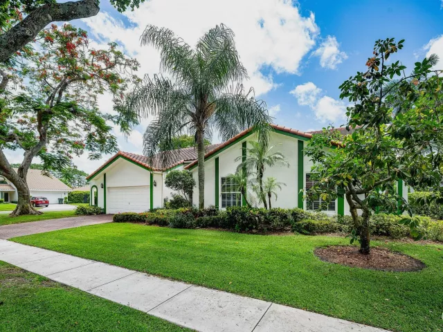 Продажа дома по адресу 2601 NW 27th Terrace - фото 8896381
