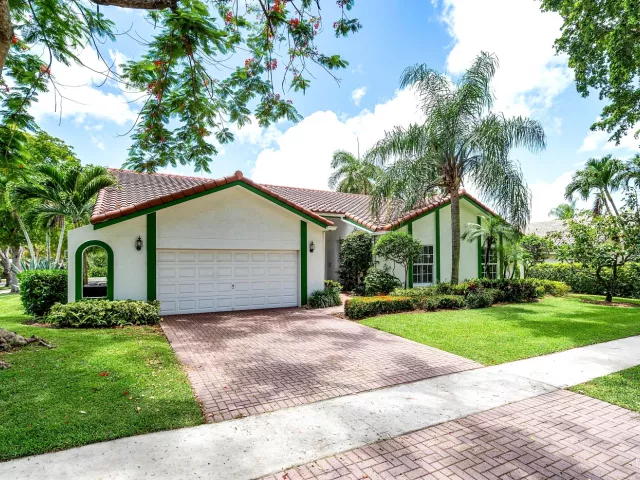 Продажа дома по адресу 2601 NW 27th Terrace - фото 8896382