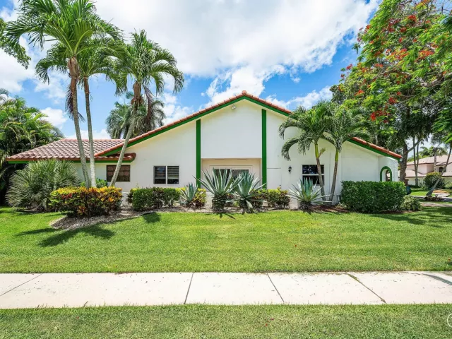 Продажа дома по адресу 2601 NW 27th Terrace - фото 8896383