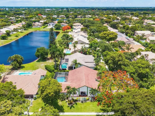Продажа дома по адресу 2601 NW 27th Terrace - фото 8896384