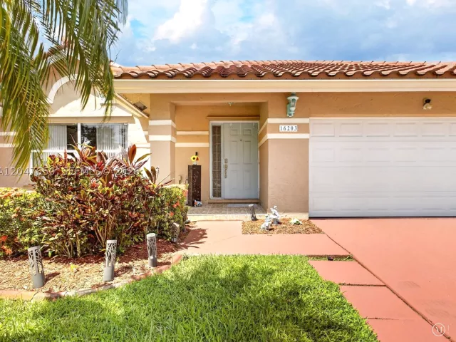Продажа дома по адресу 16203 NW 8th Dr - фото 8876436