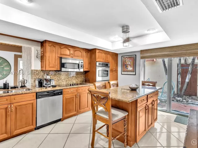 Продажа дома по адресу 4224 SW 148th Pl - фото 8876505