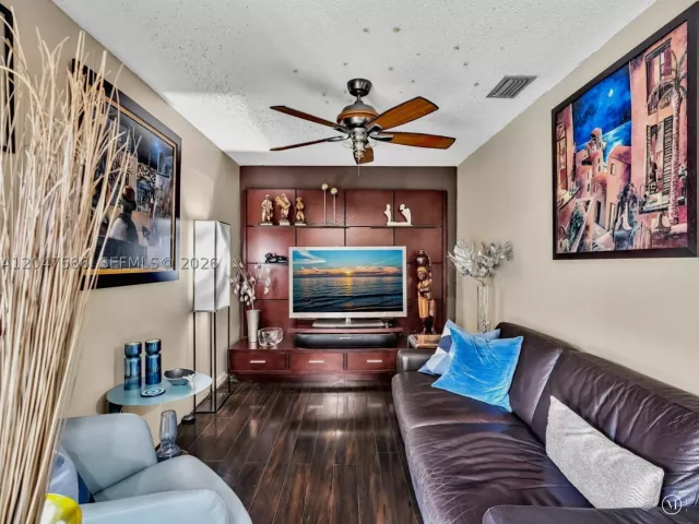Продажа дома по адресу 4224 SW 148th Pl - фото 8876509