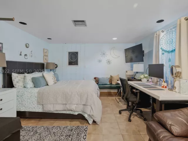 Продажа дома по адресу 5800 SW 20th St - фото 8876482