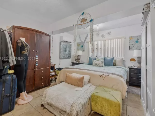 Продажа дома по адресу 5800 SW 20th St - фото 8876485