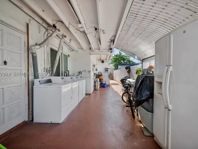 Продажа дома по адресу 5800 SW 20th St - фото 8876488