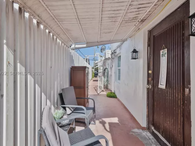 Продажа дома по адресу 5800 SW 20th St - фото 8876489