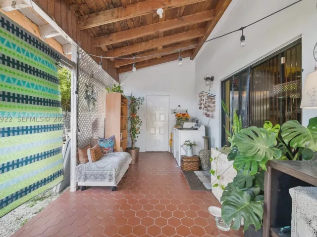Продажа дома по адресу 5800 SW 20th St - фото 8876491